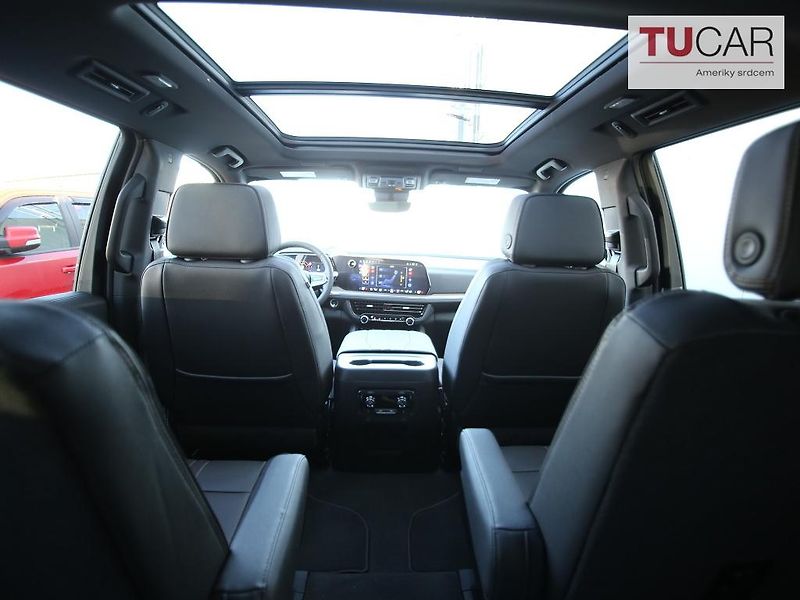 Chevrolet Tahoe High Country 6,2 V8 - fotka 16 z 48
