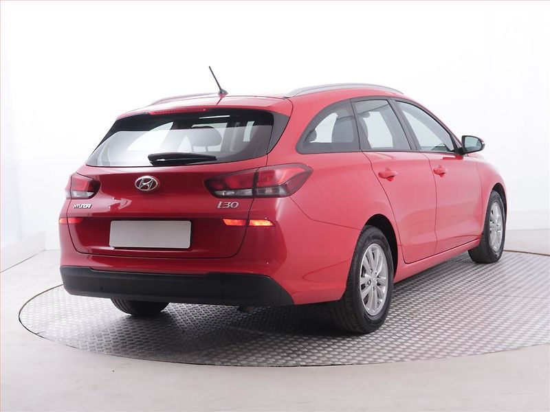 Hyundai i30 (2018) 1.4 T-GDI, ČR,1.maj - fotka 5 z 19