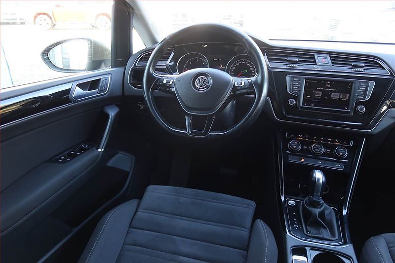 Volkswagen Touran (2017) 2.0 TDI, Automat, Serv.kniha - fotka 7 z 20