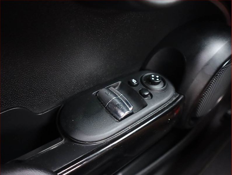 Mini Ostatní (2021) Cooper SE 32 kWh, SoH 96% - fotka 17 z 22