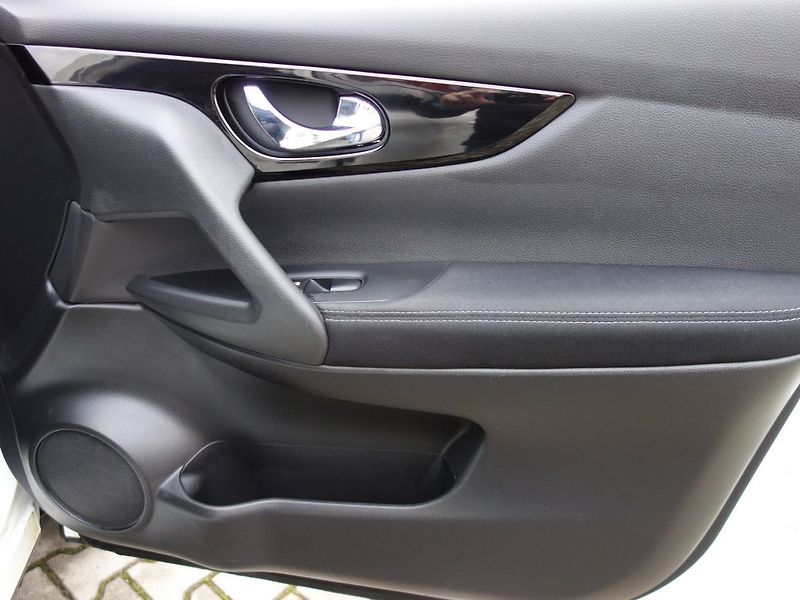 Nissan Qashqai (2017) 1.5dCi 81kW 6MAN -VÝBAVA! - fotka 26 z 42
