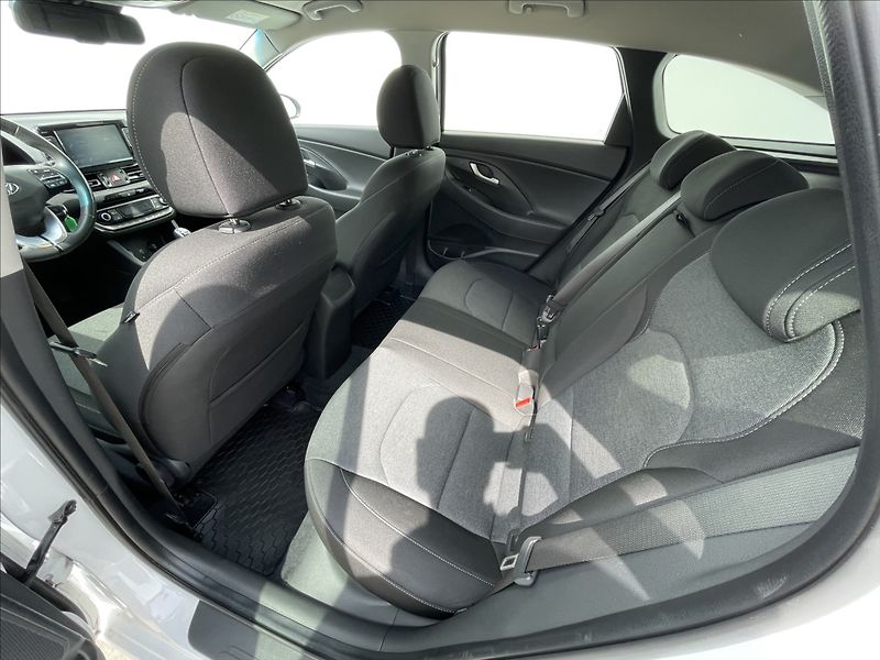 Hyundai i30 1,5 T-GDI Combi Smart PDC - fotka 16 z 23