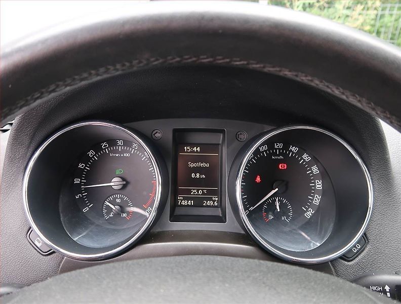 Škoda Yeti (2010) 2.0 TDI, 4X4, ČR,1.maj - fotka 11 z 18