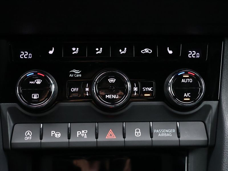 Škoda Karoq 2,0 TDI 4x4 DSG Sportline DPH - fotka 31 z 41