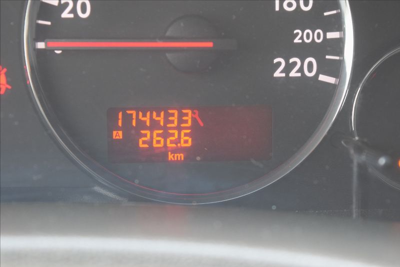 Nissan Navara 3,0 dCi V6 170KW TAŽNÉ 4X4 ALU - fotka 35 z 45