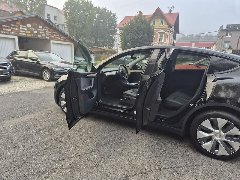 Tesla Model Y LONG RANGE DUAL MOTOR TZ 93,6% - fotka 13 z 48