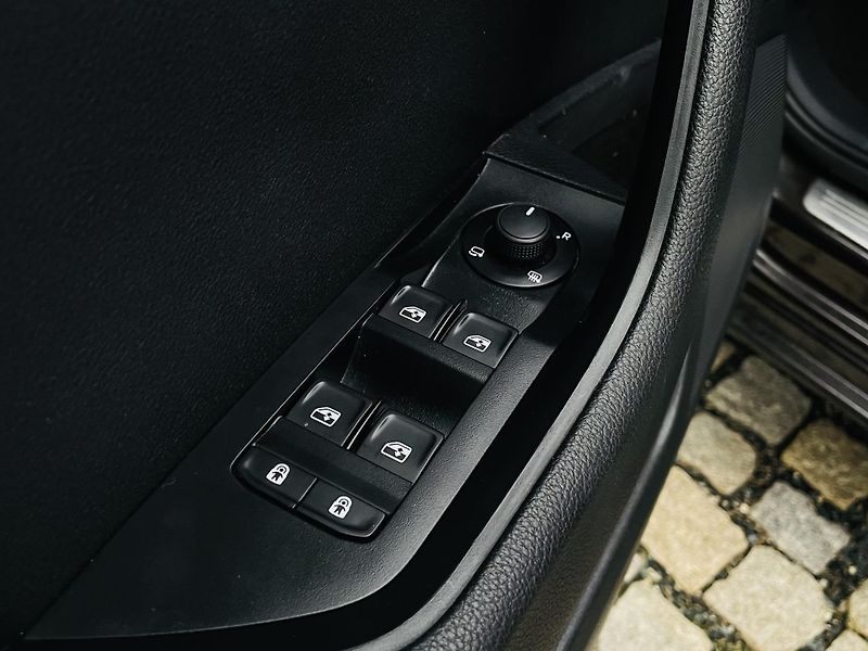 Škoda Superb 1.4TSI 1.MAJITEL KAMERA VÝHŘEV - fotka 33 z 48