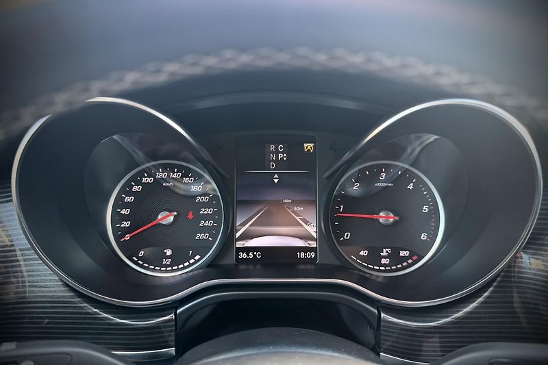 Mercedes-Benz Třídy V (2019) V 250d 4Matic Avantgarde Lang - fotka 31 z 45