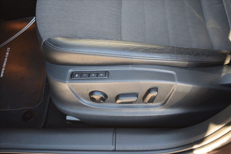 Škoda Octavia 1,6 TDI 77KW ALU KLIMA NAVI - fotka 21 z 48