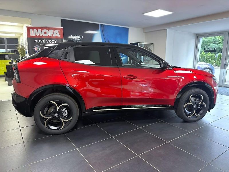 Alfa Romeo Junior (2026) Ibrida 1.2 Turbo 145k eDCT6 Q4 - fotka 4 z 17