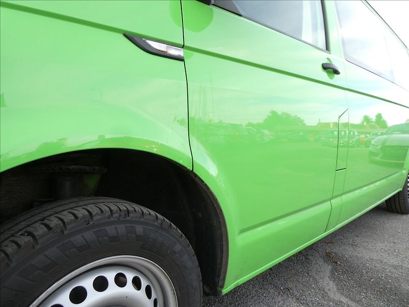 Volkswagen Transporter 2,0 TDi 75kW L2H2,9.míst,2xkol - fotka 14 z 48