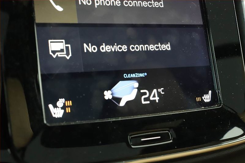 Volvo XC40 (2018) D4 AWD - fotka 15 z 20