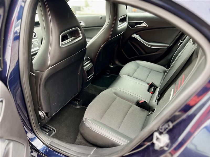Mercedes-Benz Třídy A 180 d Sport automat - fotka 14 z 45