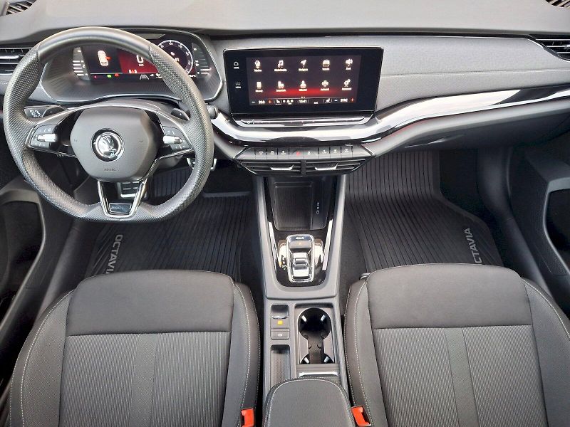 Škoda Octavia (2023) Combi SportLine DSG 4x4 2,0TDi - fotka 5 z 35