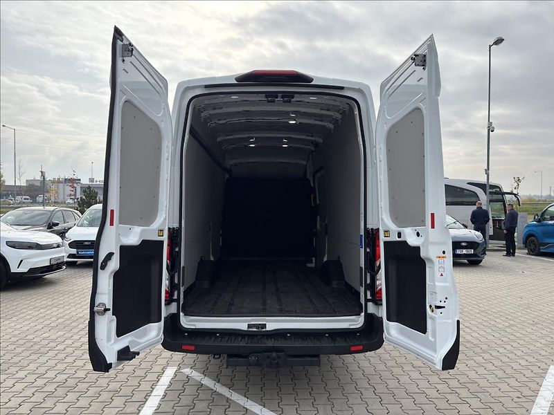 Ford Transit 2,0 EcoBlue 121kW L4 DPH - fotka 10 z 43