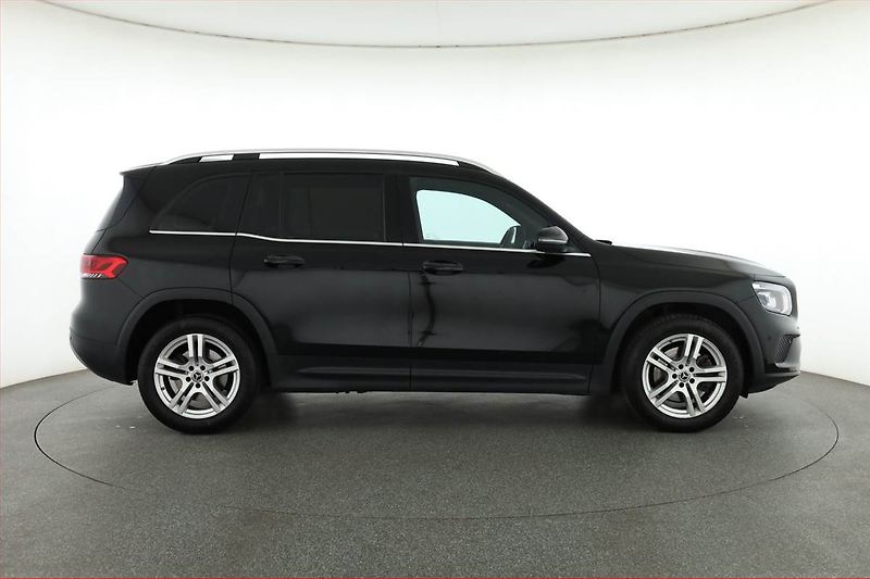 Mercedes-Benz GLB (2021) 200 d 4MATIC - fotka 6 z 20