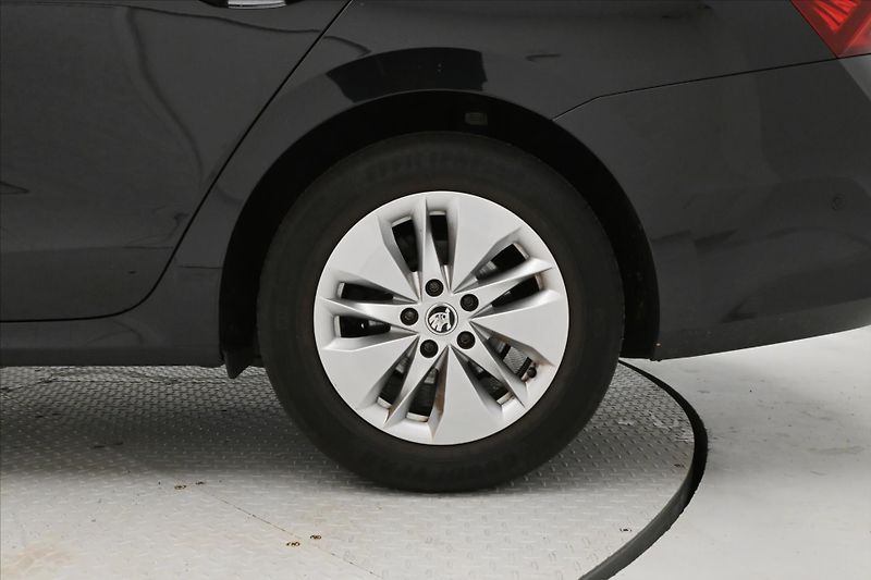 Škoda Octavia 2,0 TDI 110 kW DSG TAŽNÉ Záruk - fotka 32 z 32