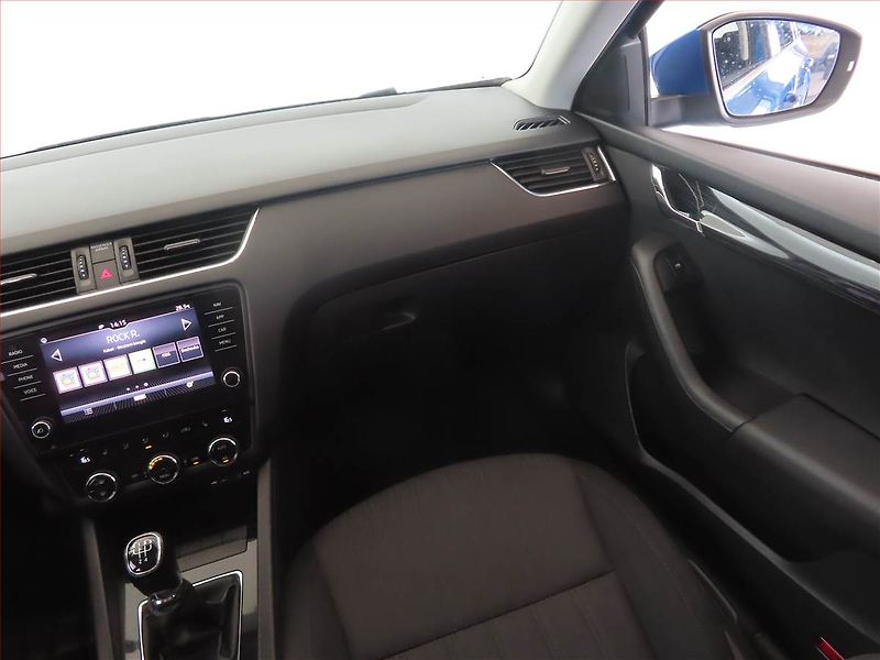 Škoda Octavia (2017) 1.6 TDI, Navi, Tempomat - fotka 8 z 16