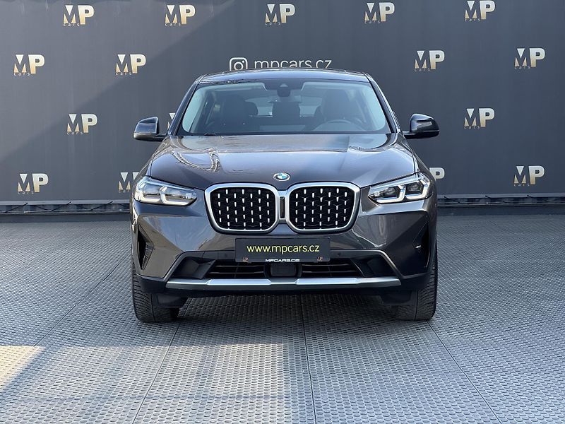 BMW X4 (2023) 2.0 xDrive20d, PANO, DPH, WIFI - fotka 2 z 44