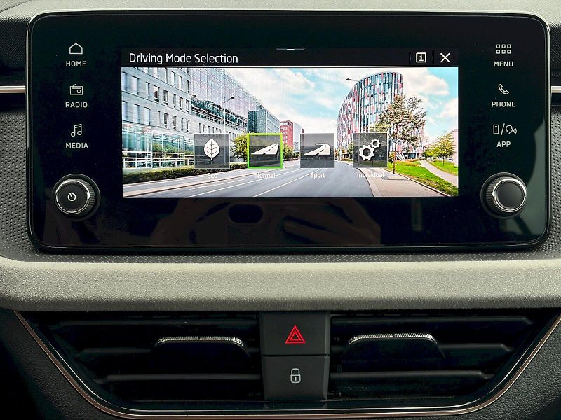 Škoda Kamiq (2024) 1.5 TSI / 110 kW / TOP SELECTI - fotka 25 z 34