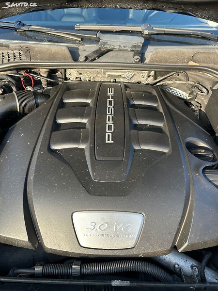 Porsche Cayenne (2013) 3.0 D 180 KW - fotka 26 z 28