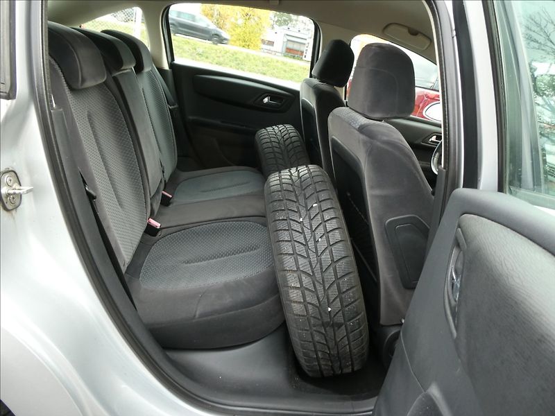 Citroën C4 1,6 i 80kW 2x kola, serviska - fotka 19 z 33