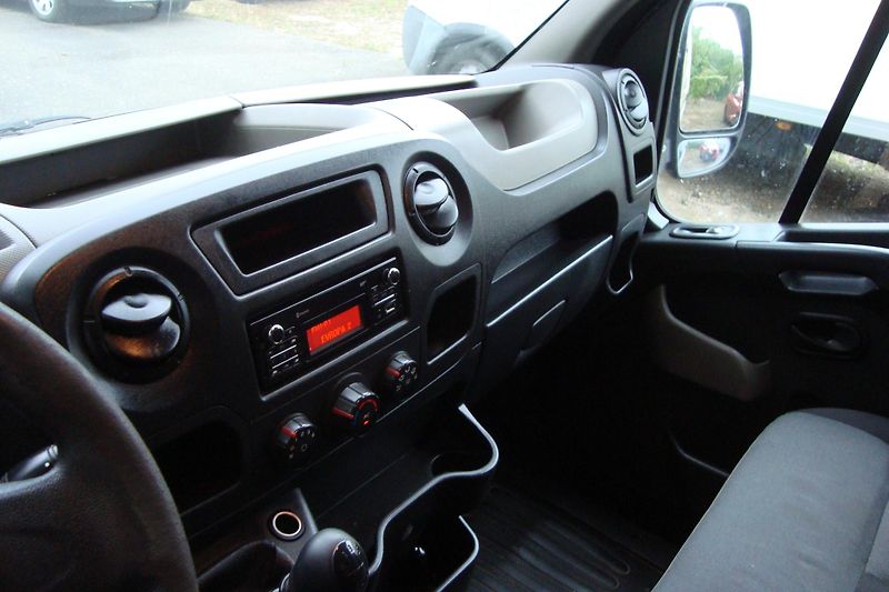 Renault Master (2014) 2.3 125 DCi, ČR, STK+ME 5/2028 - fotka 35 z 44