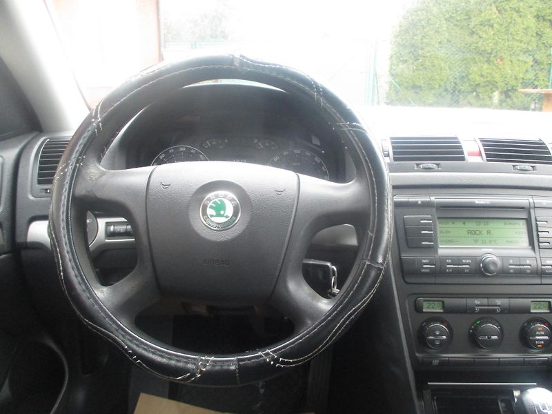 Škoda Octavia 1.9 TDi - fotka 16 z 28