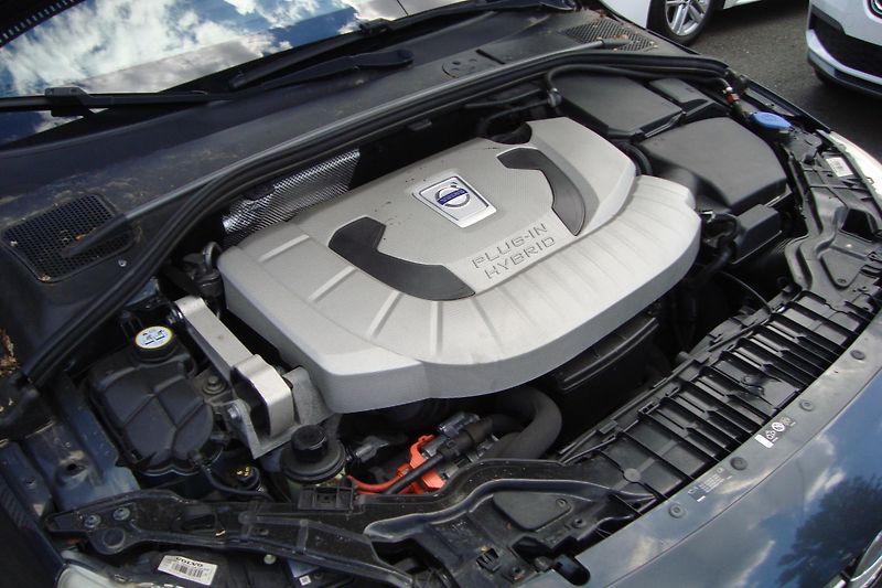 Volvo V60 (2013) PLUG-IN-HYBRID,2.4D6,AWD,158kW - fotka 20 z 78