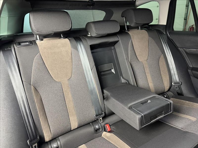 Škoda Octavia 2,0 TDi  DSG 4x4 Scout Virtual - fotka 15 z 47