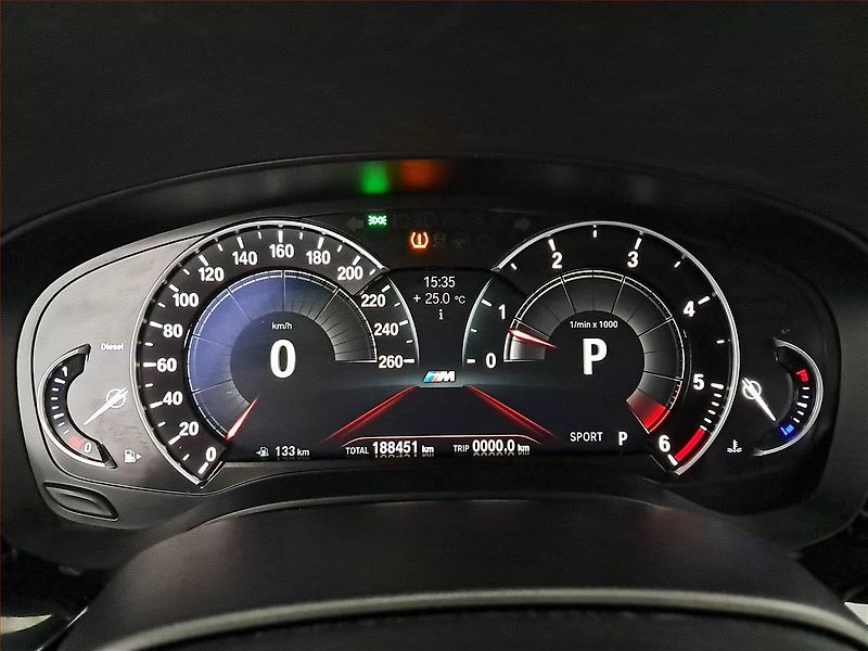 BMW Řada 5 (2018) M Sport 530d xDrive - fotka 11 z 25
