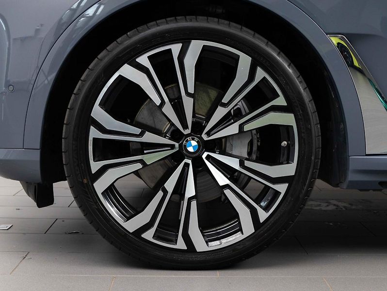 BMW X7 xDrive40d - fotka 4 z 7
