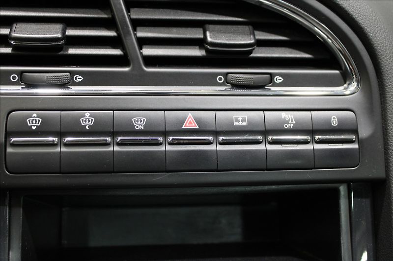 Peugeot 5008 2,0 HDI 120kW 7 míst - fotka 23 z 32