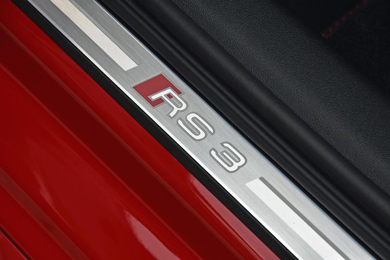 Audi RS 3 2.5 TFSi 294 kW /// REZERVACE  - fotka 15 z 51