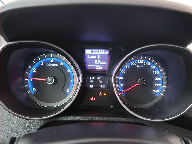 Hyundai i30 (2015) 1.6 MPI - fotka 11 z 14