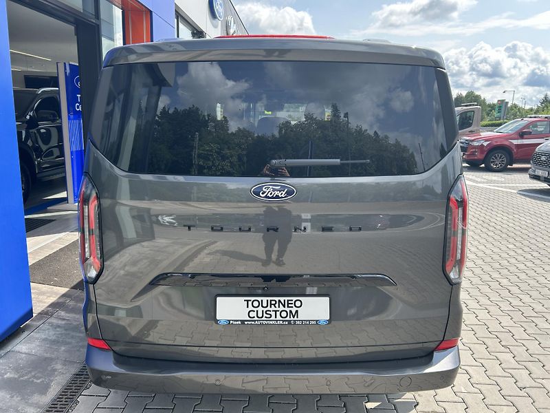 Ford Tourneo Custom Titanium L1 2.0 EcoBlue 110 kW - fotka 7 z 35