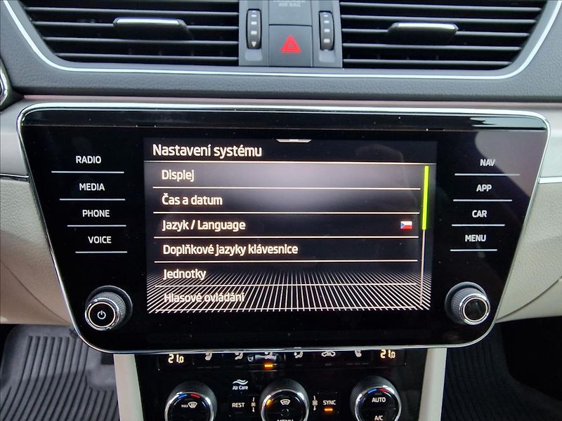 Škoda Superb 2.0TDI 147kW 4x4 DSG L&K,1Maj - fotka 32 z 50