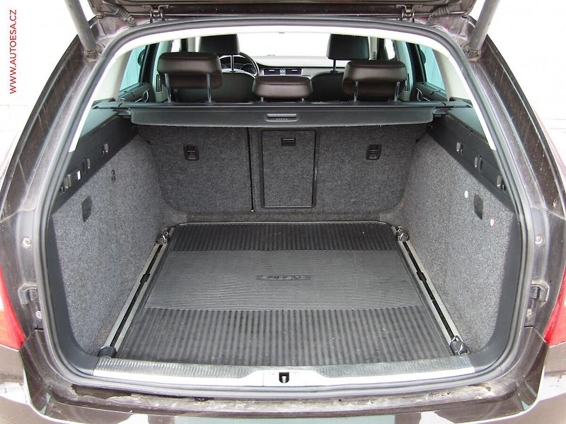 Škoda Superb (2012) 2.0 TDi, ČR, L&K, DSG, STK3 - fotka 7 z 20