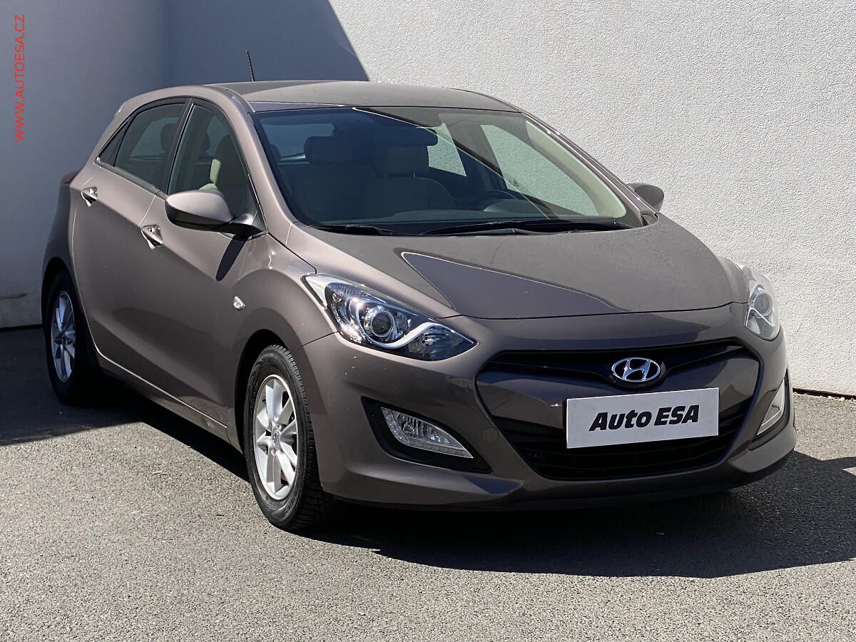 Hyundai i30 1.4i, ČR, AC, temp