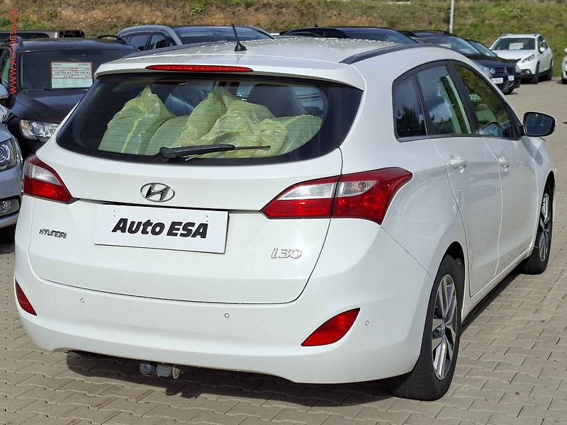 Hyundai i30 (2014) 1.6 CRDi, ČR, servis.kniha - fotka 4 z 19