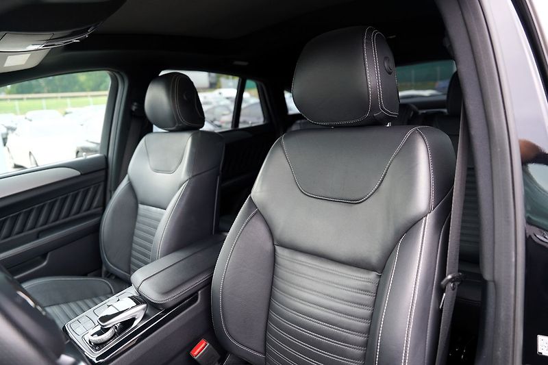 Mercedes-Benz GLE 350d 4Matic AMG/260PS/ČR - fotka 26 z 43