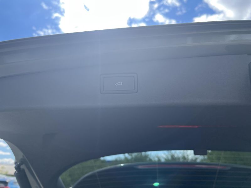 Volkswagen Tiguan People 1,5 TSI 150 kW eHybrid - fotka 23 z 23