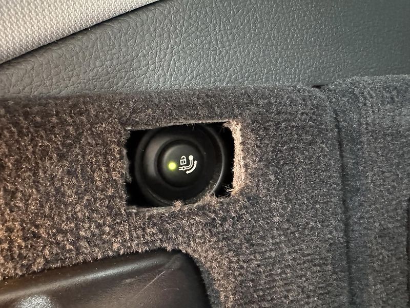 BMW Řada 3 320d 140kW*AUT*LED*Nav*El.Kufr - fotka 31 z 33