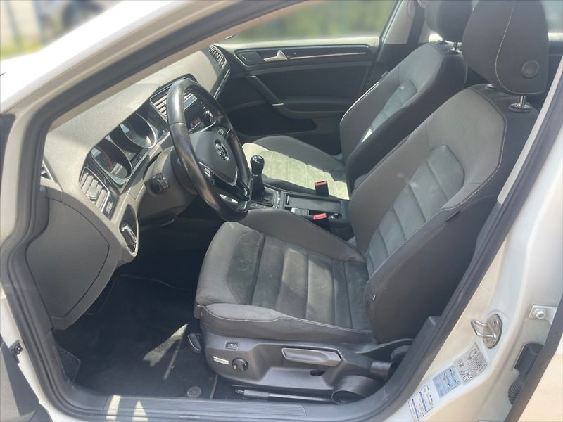 Volkswagen Golf 1,5 TSI EVO Highline - fotka 7 z 11