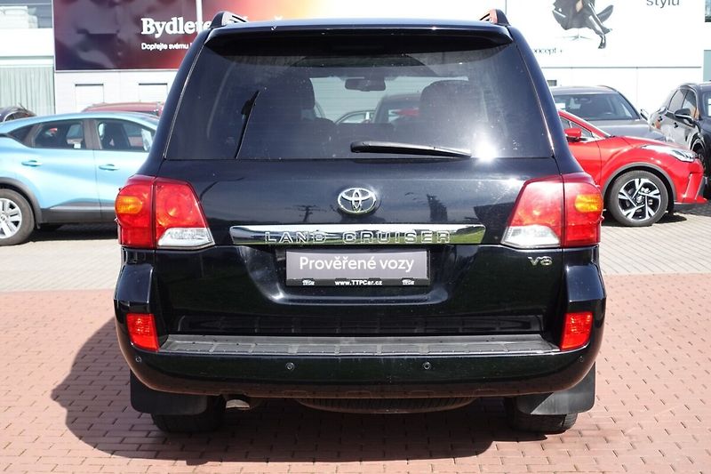 Toyota Land Cruiser 4.5D-4D V8 200kW 6A/T Lux+ - fotka 5 z 35