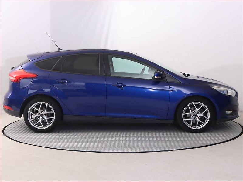 Ford Focus (2015) 1.5 TDCi, Automat, Navi - fotka 6 z 19