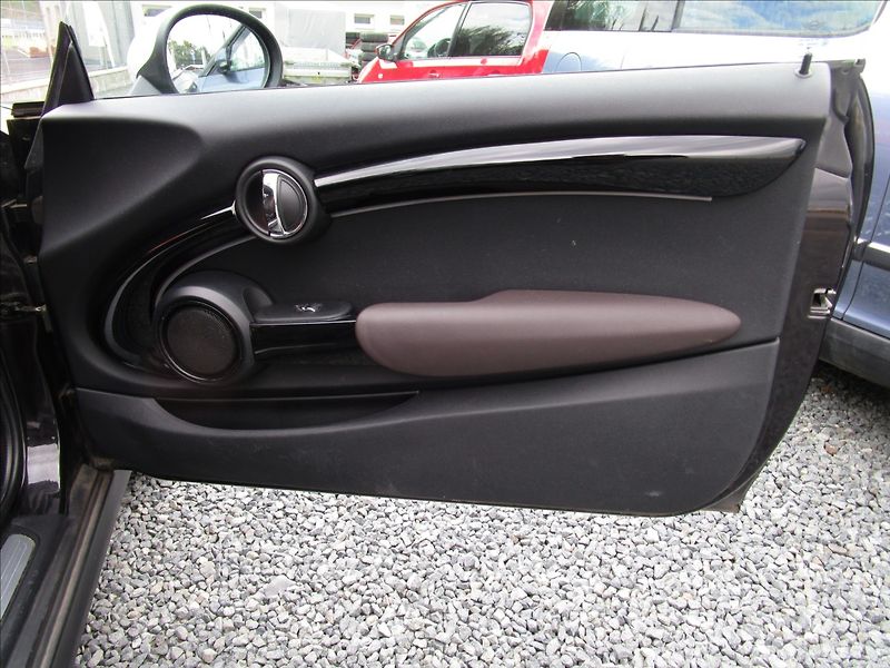 Mini Cooper 1.5D, automat, kůže - fotka 22 z 38