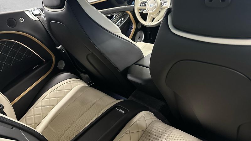 Bentley Continental GTC - fotka 10 z 11