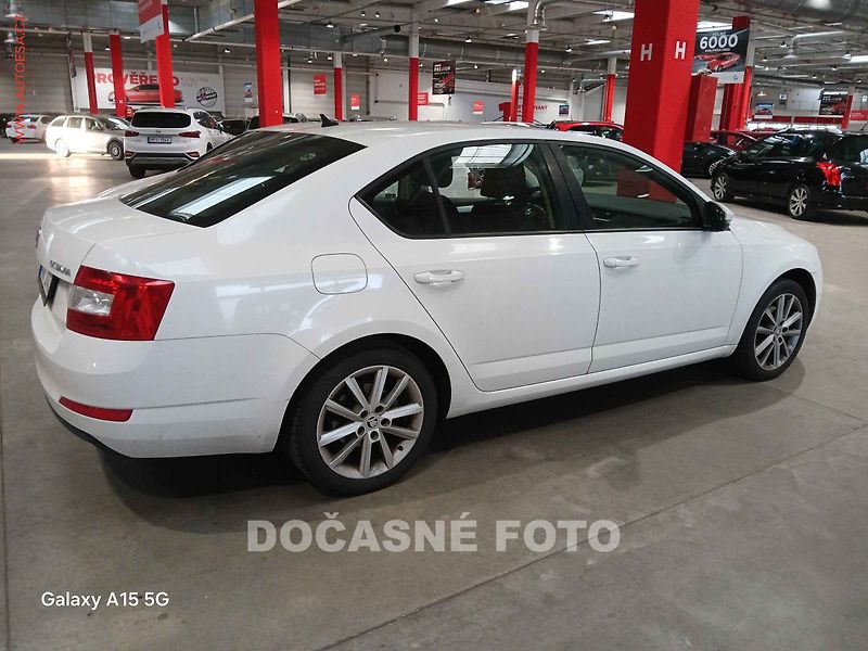 Škoda Octavia (2014) 1.4, ČR, bixen, autoAC - fotka 2 z 3