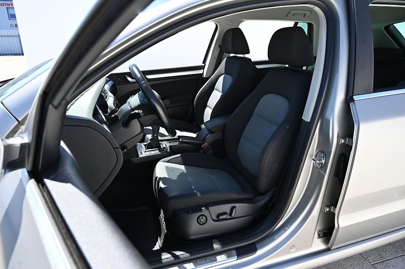 Škoda Superb 2.0TDI 103KW Ambition 9/2012 - fotka 27 z 38
